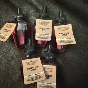 Bath & Body Works Honeycrisp Apple Wallflowers - Pink